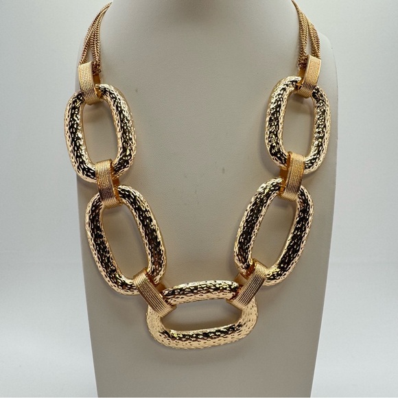 Unsigned Jewelry - New Gold Tone Hammered Oval Link Statement Necklace 23–25” Chunky
